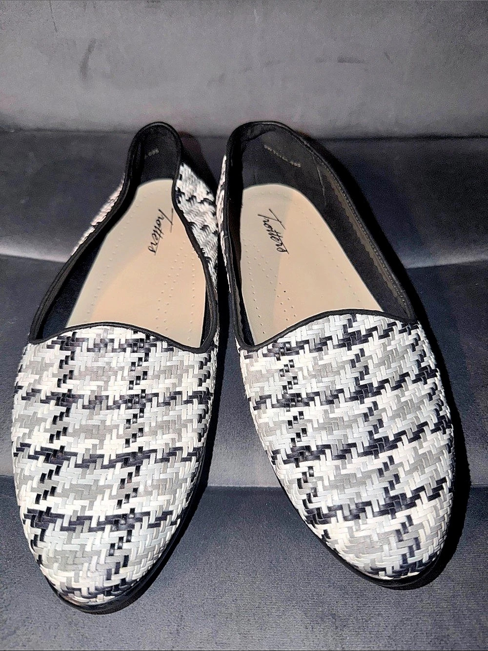 Trotters Geometric Black & White Flats